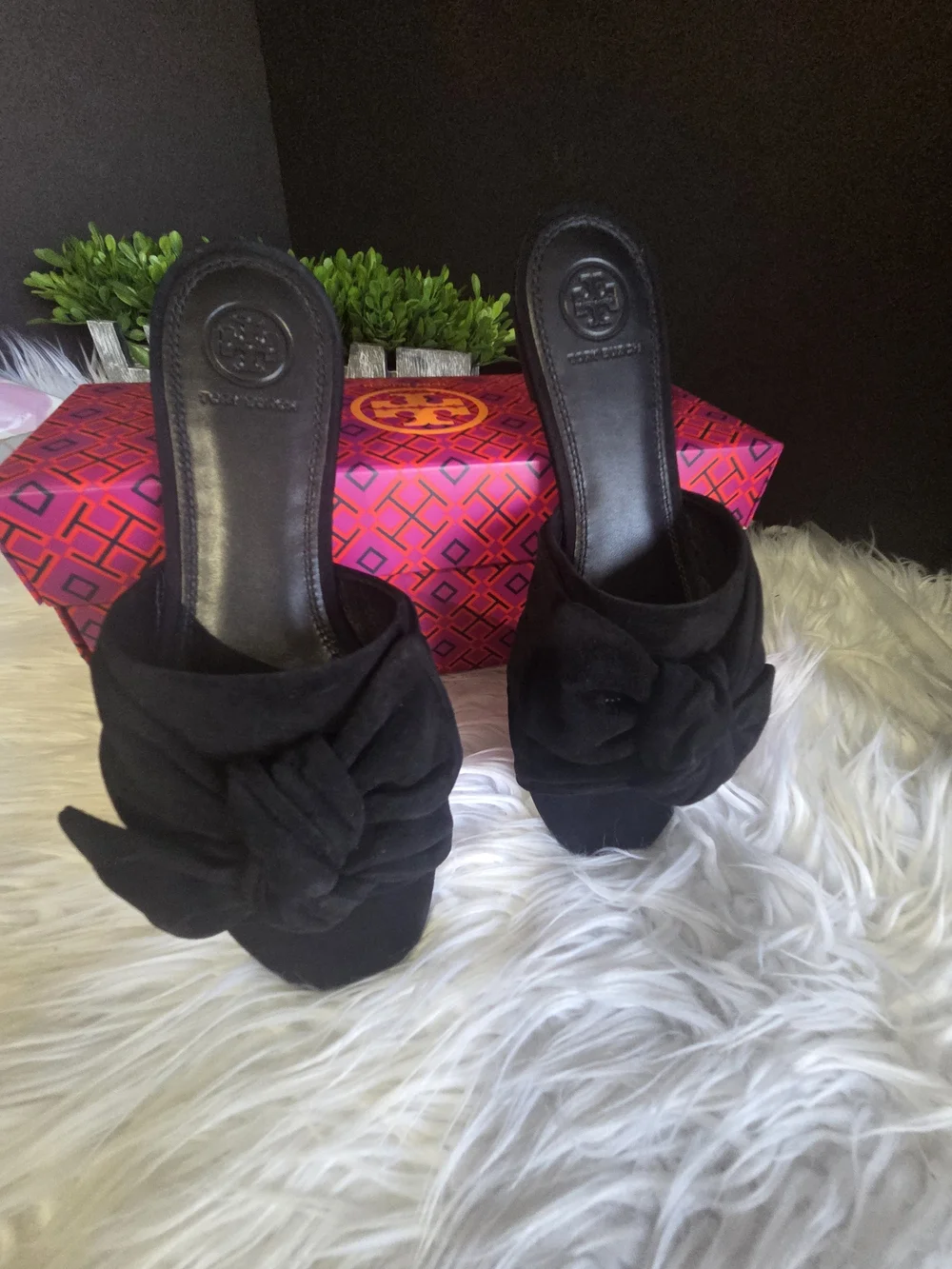 Tory Burch Annabelle Black Suede Bow Slide Sandals. Size 7
